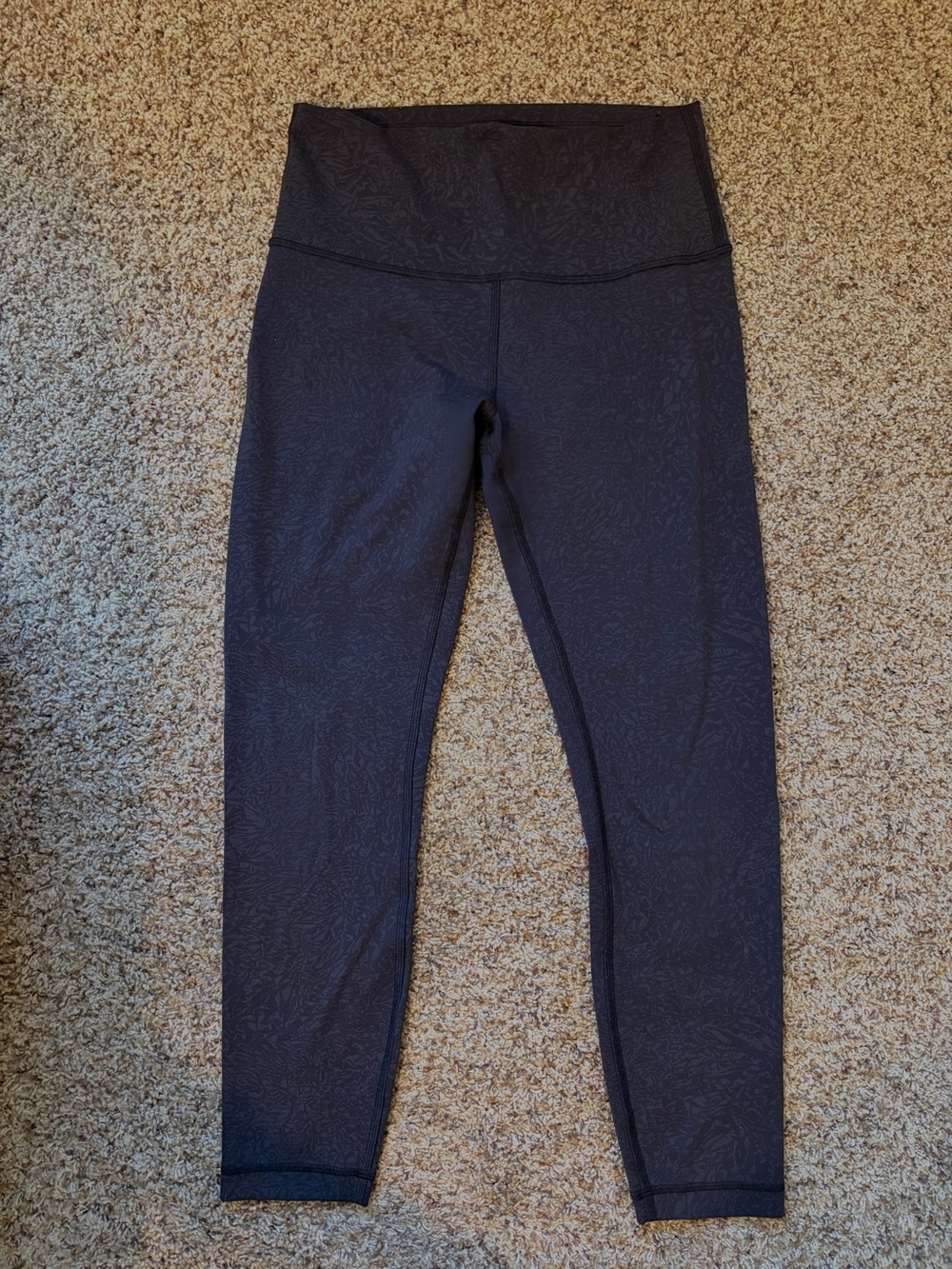 Lululemon Wunder Train 25” high rise tight. Size 8. Crunch black.